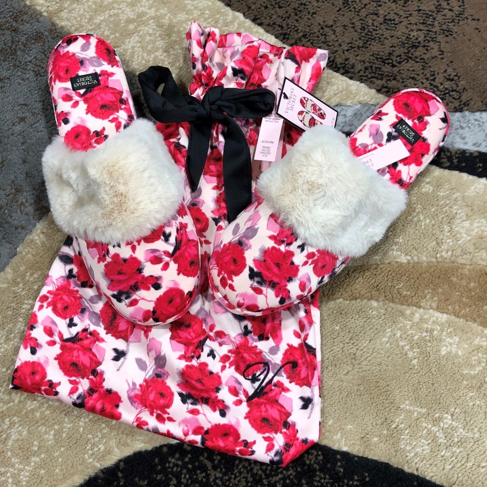 Women’s Victoria’s Secret Floral Slippers, Size M